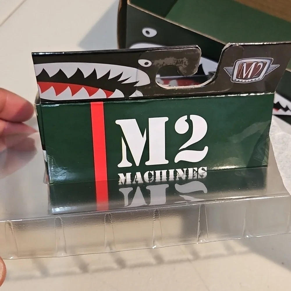 M2 Machines 1971 Chevrolet G10 Van Auto Club Box 16, 1/996